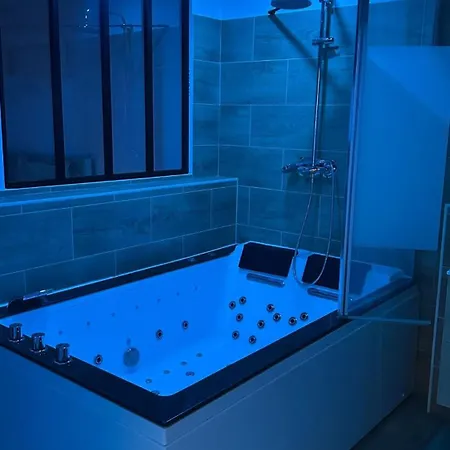 Jacuzzi شقة *